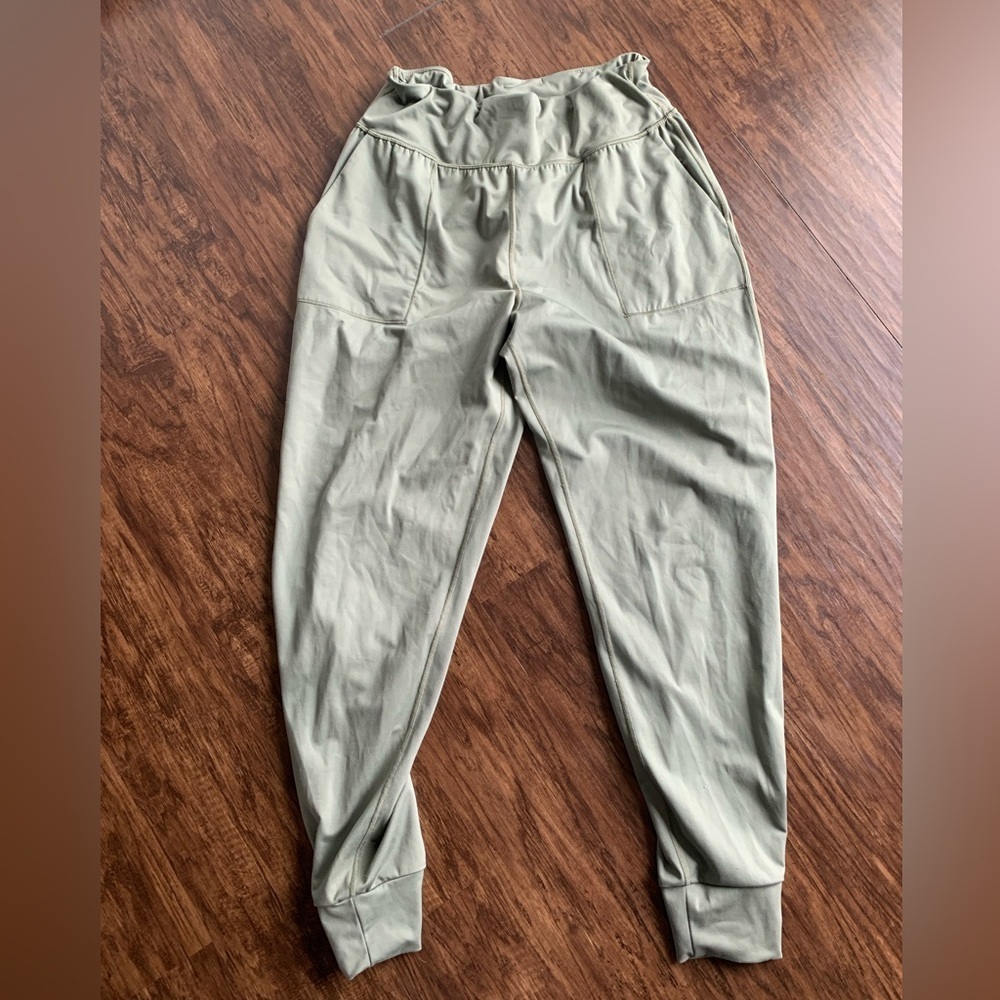 Gap fit Eclipse women’s Sage Jogger Pants high rise